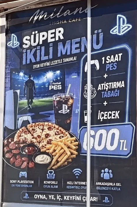 Vitrindeki Süper İkili Menü afişi: 1 saat PES, atıştırma tabağı ve içecek 600 TL